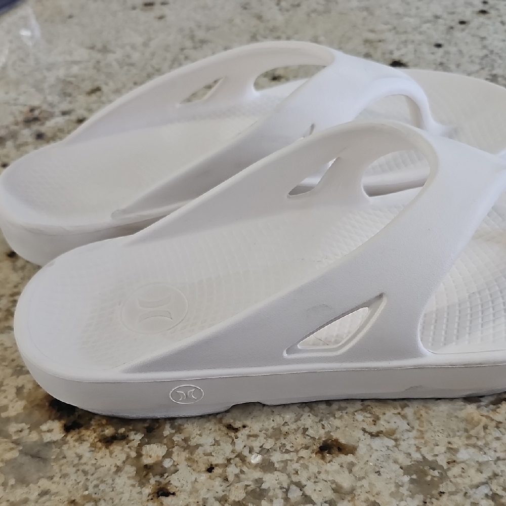 Hurley White Flip Flop Sandals - Picture 3 of 4
